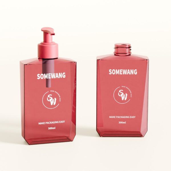На светлом фоне изображены две красные бутылки «SOMEWANG 300 мл» — одна с дозатором, другая с завинчивающейся крышкой.
