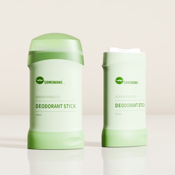 Dos envases verdes y blancos del desodorante en barra SOMEWANG Nursing Deodorant Stick 50ml se encuentran sobre un fondo claro y liso.