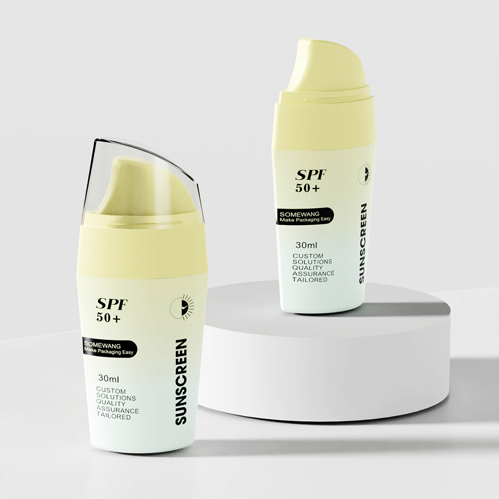Hai chai kem chống nắng HDPE 30ml tùy chỉnh được trưng bày trên một nền màu trắng trên nền xám nhạt.