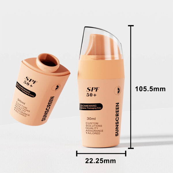 Due flaconi di crema solare in HDPE beige da 30 ml (SPF 50+): uno in posizione verticale con erogatore, uno inclinato, senza tappo. Dimensioni: 105,5x22,25 mm.