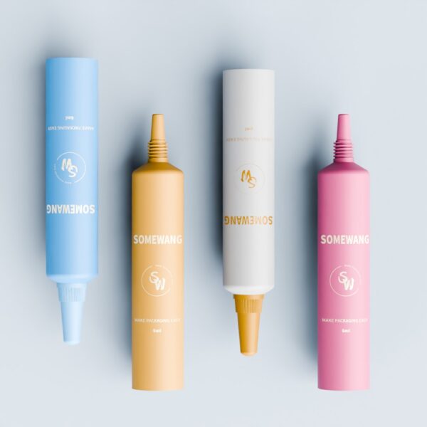 Quatre tubes PE de 6 ml en bleu, jaune, blanc et rose avec des bouchons pointus assortis sont étiquetés « SOMEWANG ».