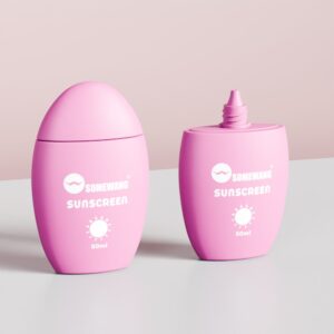 Abgebildet sind zwei rosafarbene 50-ml-Sonnenschutzflaschen aus PE – eine geschlossen, eine offen und ohne Deckel – auf einer hellen Oberfläche.