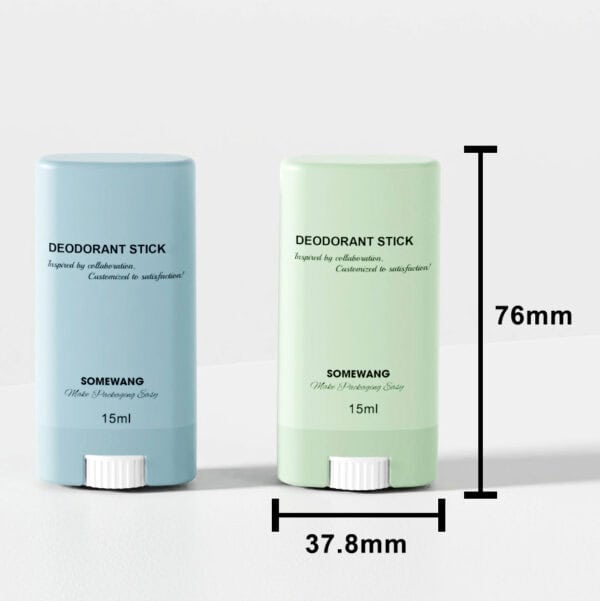 Twee rechtopstaande deodorant sticks van 15 ml, blauw en groen, 76x37,8 mm, ideaal als aangepaste PP-zonnebrandcrèmeverpakkingen.