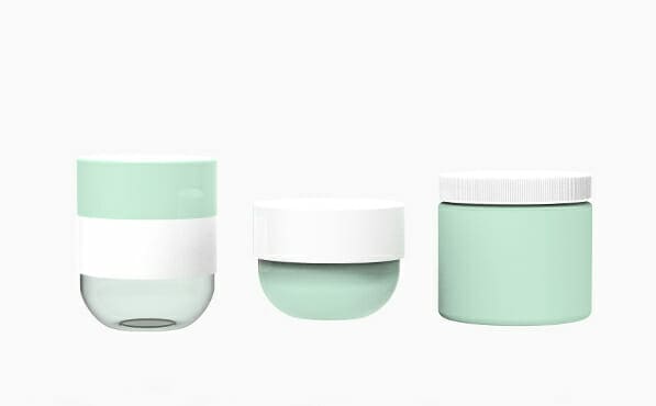 На простом белом фоне изображены три мятно-зеленые косметические баночки с белыми крышками.
