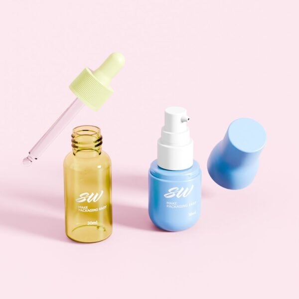 Tre cosmetici (un contagocce giallo, una pompa blu e un tappo) presentano le confezioni da viaggio per la cura della pelle di SOMEWANG.