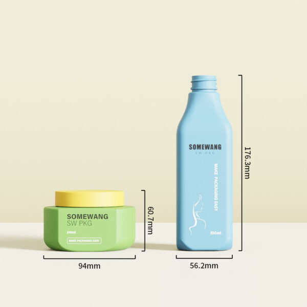 Trưng bày cạnh nhau: Hũ PET màu xanh lá cây 240ml (94x60,77mm) và chai PET màu xanh lam 400ml (56,2x176,3mm), có nhãn.
