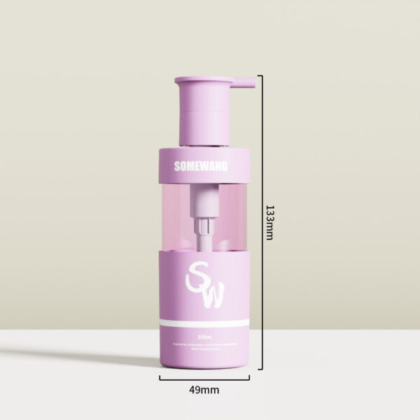 PP 캡(133x49mm)이 달린 150ml 핑크색 PET "SOMEWANG" 로션 병이 옅은 배경 위에 놓여 있습니다.